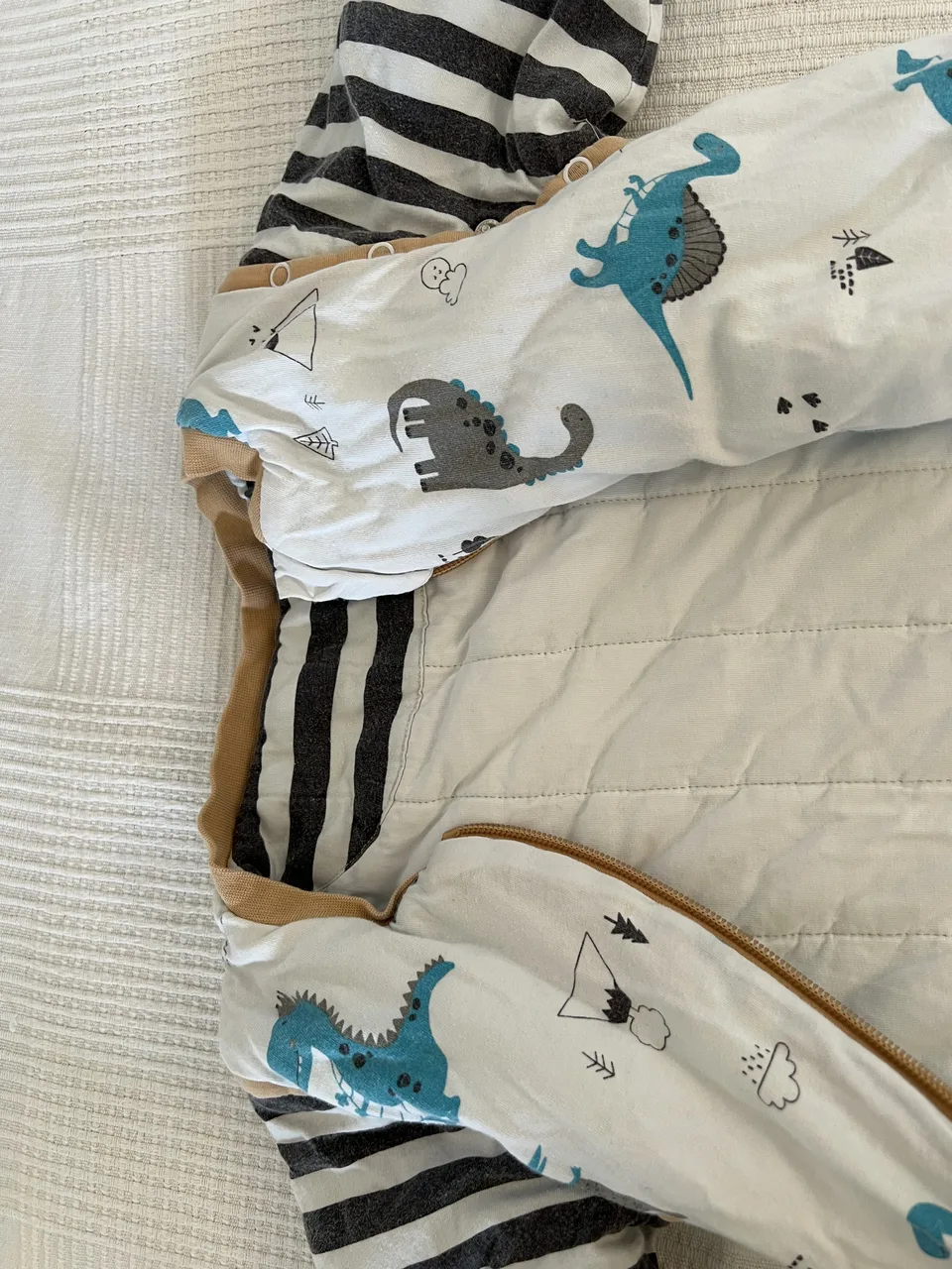 Schlummersack 2,5 TOG – 90 cm – Dinosaurier – mit Füßen – Bild 2