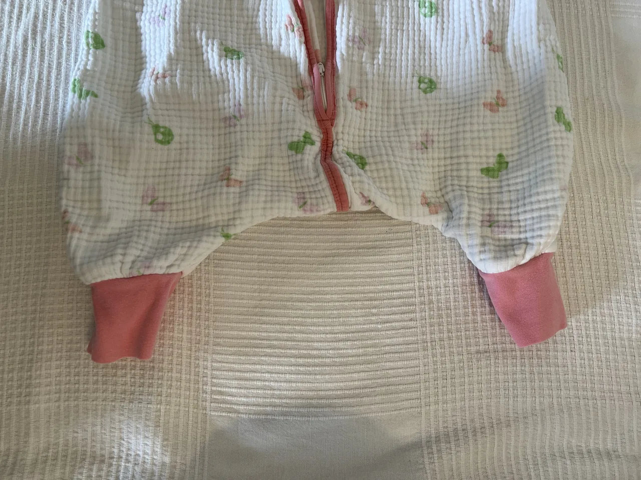 Schlummersack 0,5 TOG – 90 cm – rosa Akzente – mit Füßen – Bild 3
