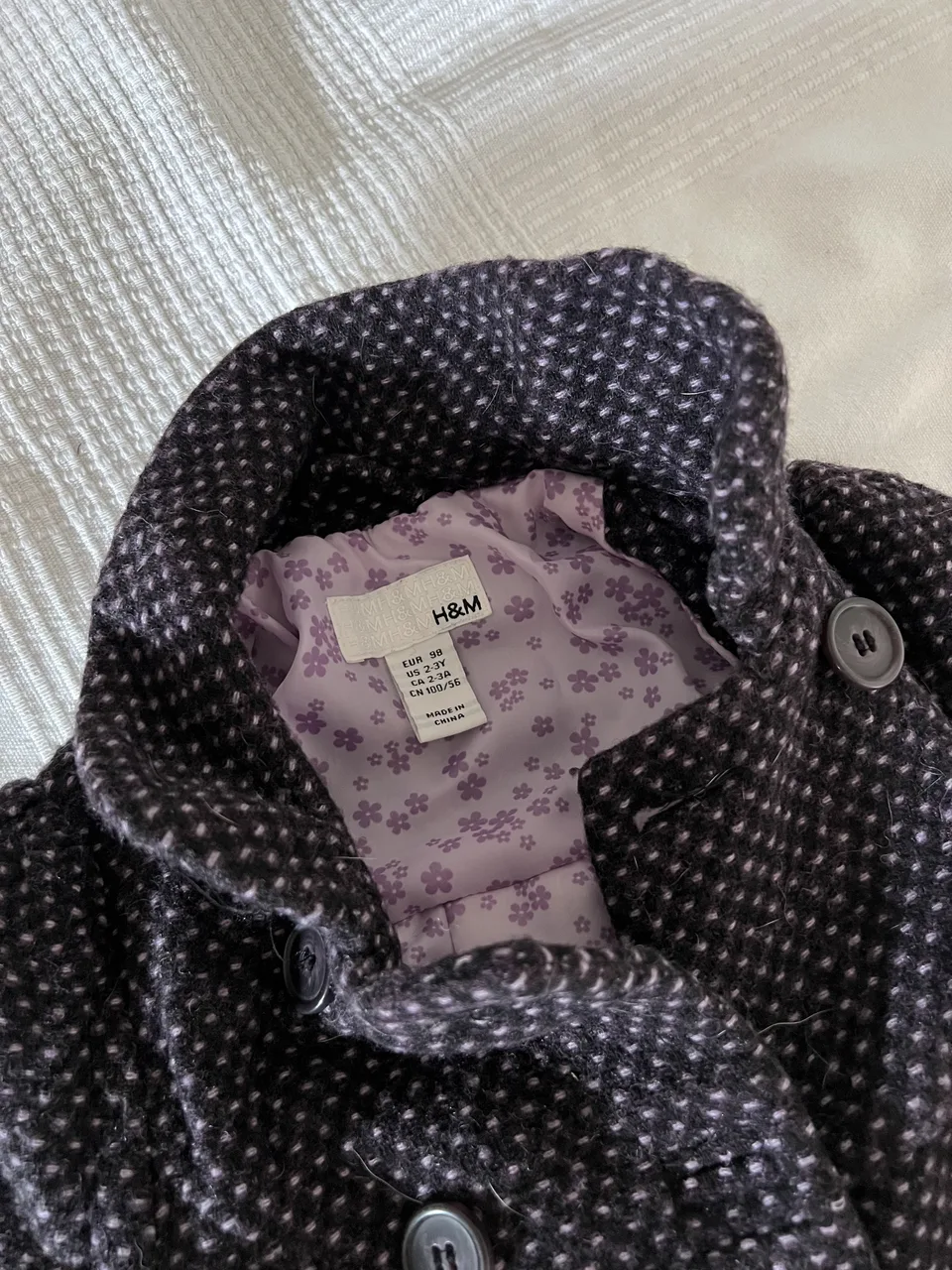 H&M Mantel Gr. 98 – dunkellila gepunktet – Bild 2
