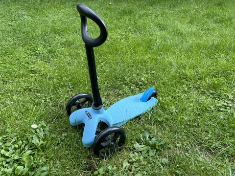Micro Mini Kinderroller mit O-Griff – hellblau (max. 20 kg)