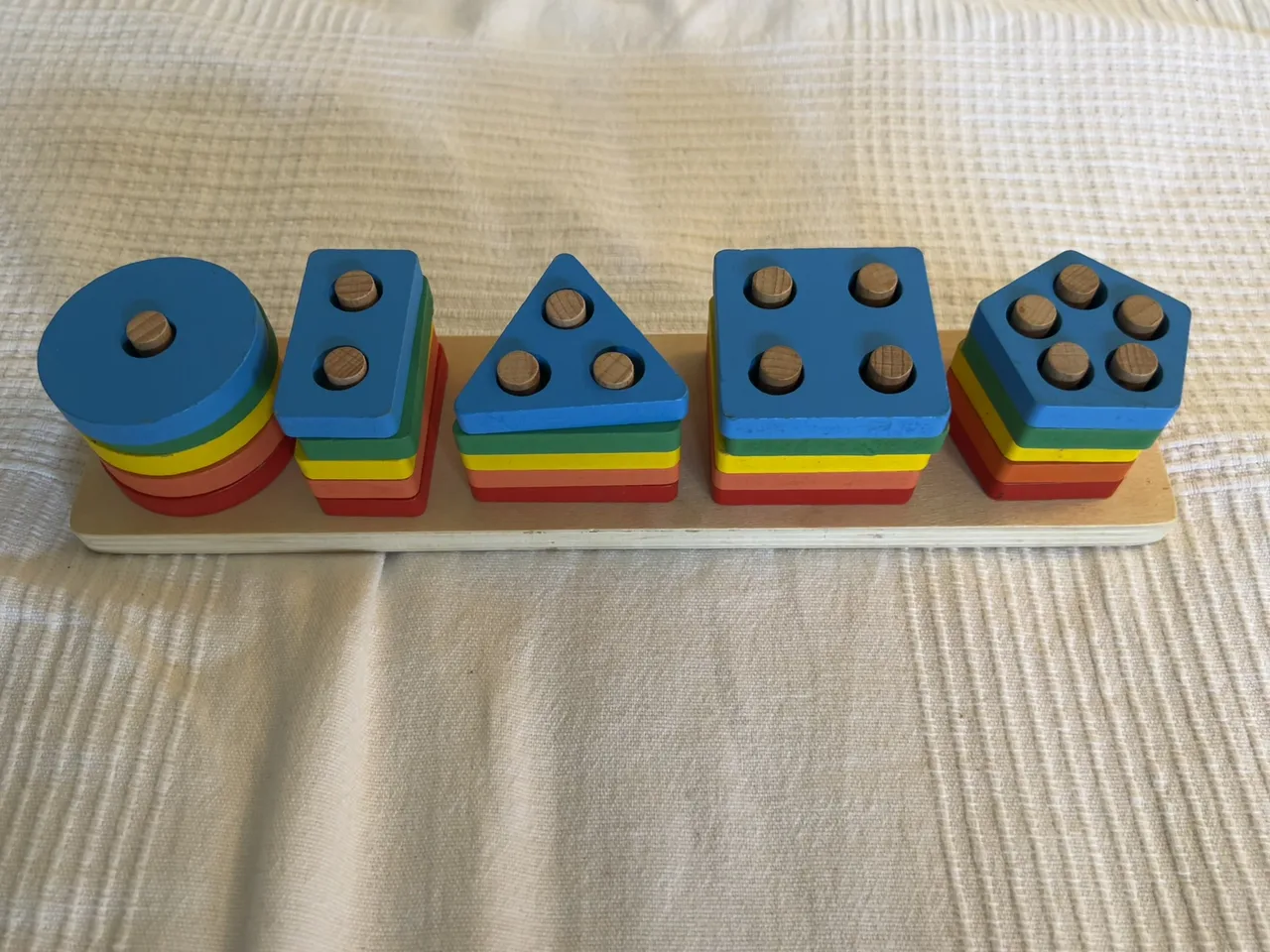 Holz-Steckspiel mit geometrischen Formen (Montessori) – Bild 1