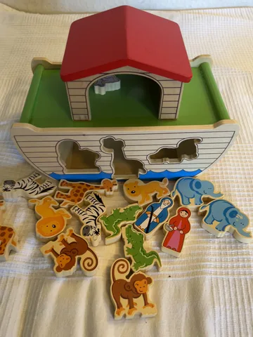 Holzspielzeug Arche Noah mit Figuren